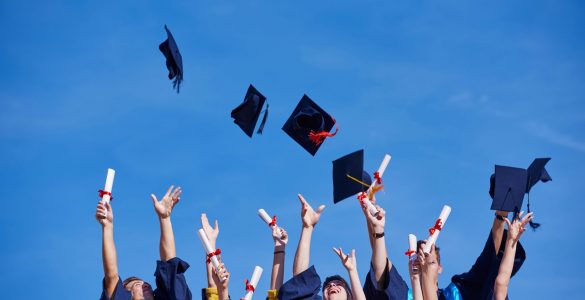 쏠루트 유학 미국 고등학교에서 졸업한 자랑스러운 동화세상에듀코 학생들 high school graduates students 1