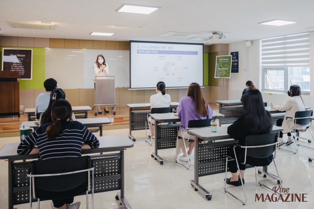 경영개선팀 신입 팀장 직무 교육이 진행되고 있다.