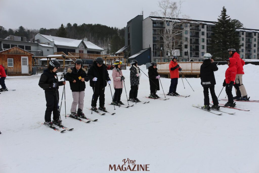 캐나다에서 스키를 즐기는 학생들